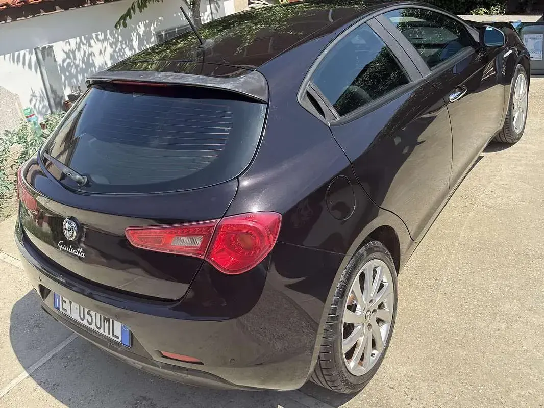 Usata Alfa Romeo Giulietta Business 105 CV (77 kW) 2015 Nero Utilitaria