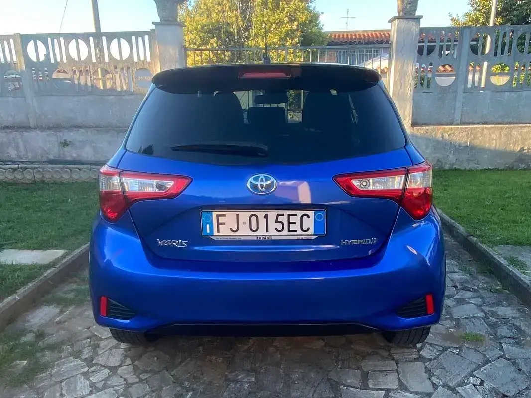 Usata Toyota Yaris Hybrid Edition 73 CV (53 kW) 2017 Blu/azzurro Berlina