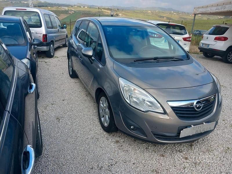 Usata Opel Meriva Cosmo 110 CV (80 kW) 2011 Grigio Monovolume