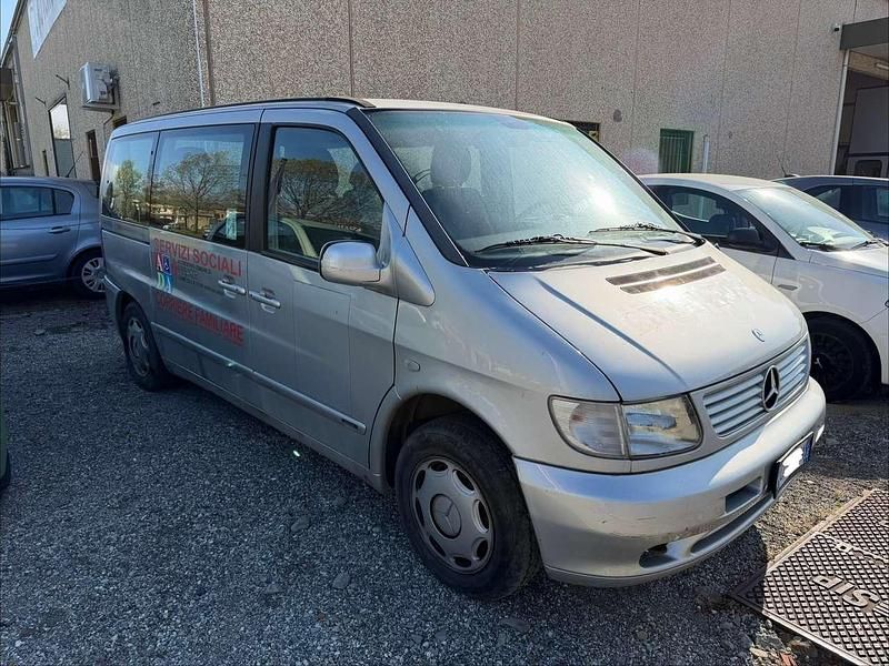Usata Mercedes V220 122 CV (89 kW) 2002 Argento Monovolume