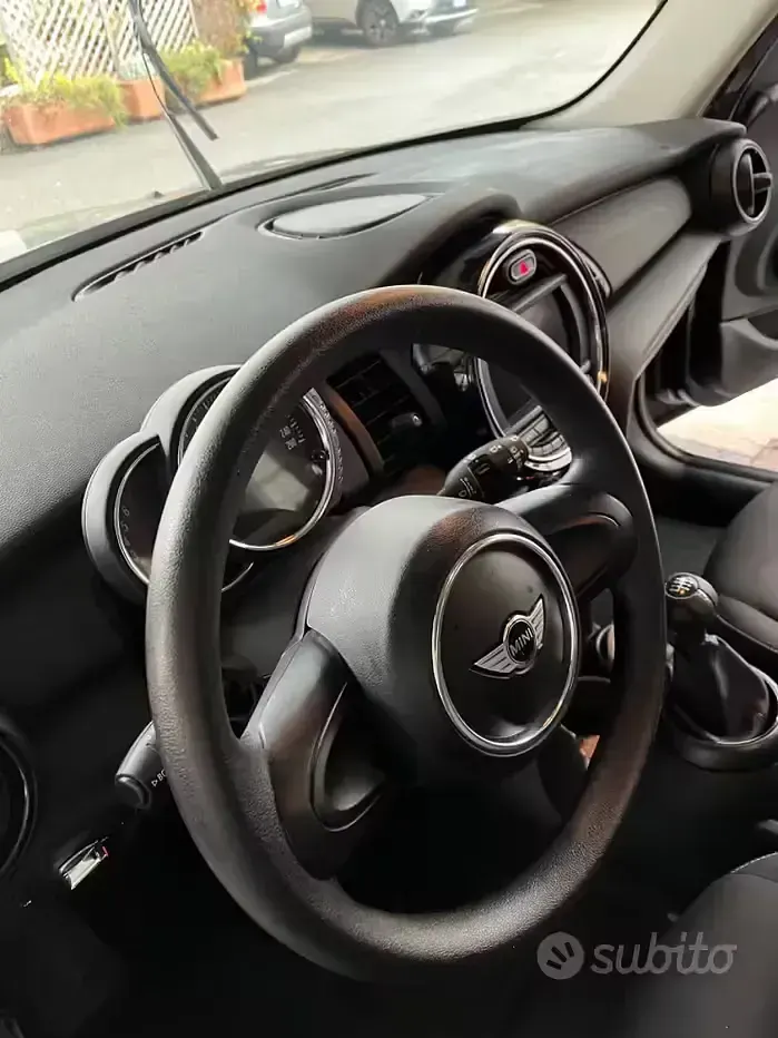 Usata Mini ONE 75 CV (55 kW) 2016 Nero Utilitaria