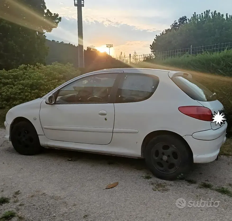 Usata Peugeot 206 60 CV (44 kW) 1999 Bianco Utilitaria