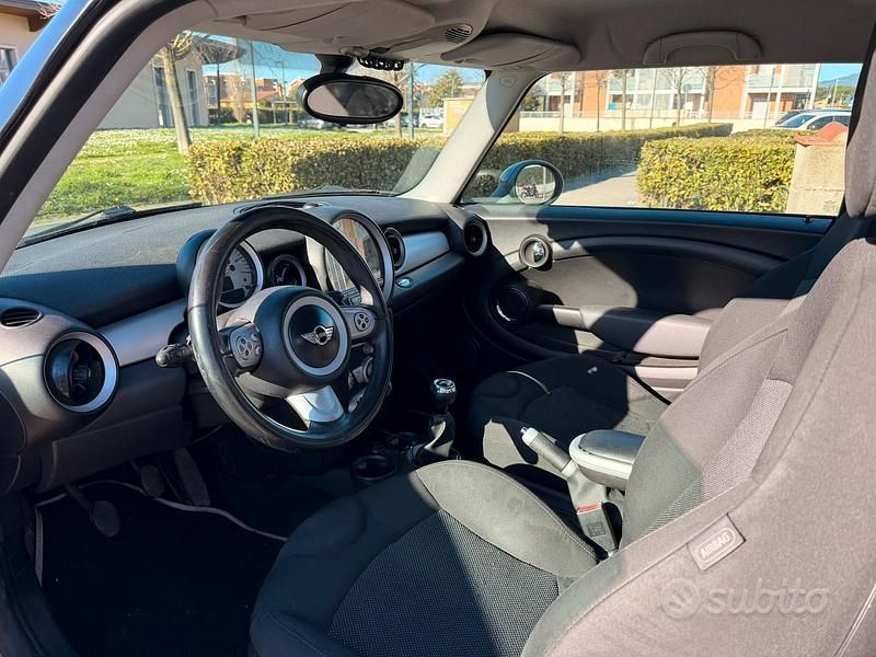 Usata Mini Cooper D 109 CV (80 kW) 2007 Grigio Utilitaria