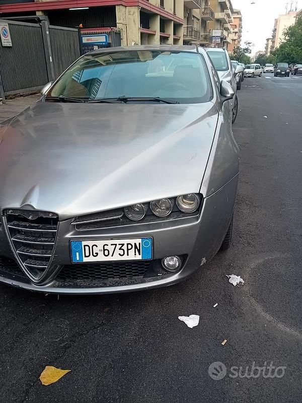 Grigio Usata 2009 Alfa Romeo 159 Tre volumi | 3299 € (Buon prezzo) - Immagine 1/4