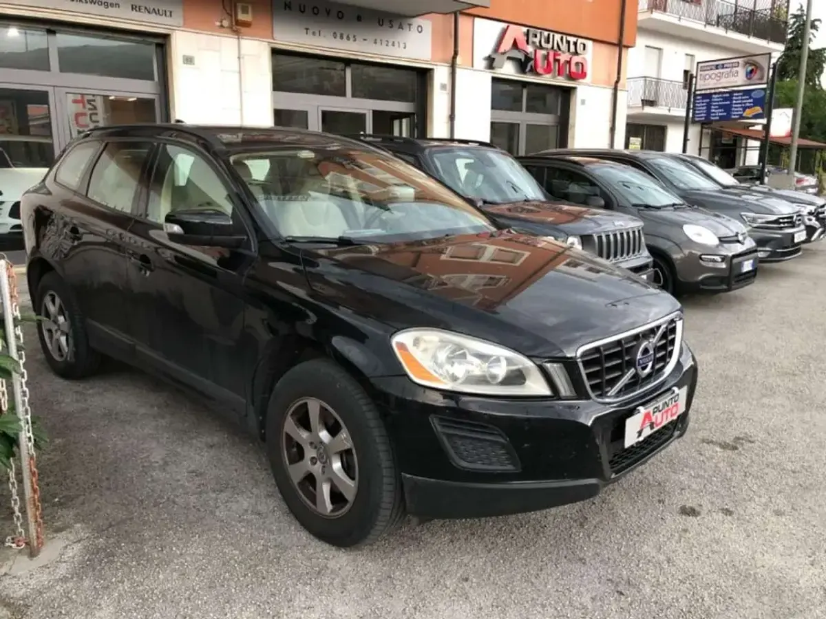 Usata Volvo XC60 Kinetic 163 CV (119 kW) 2012 Nero SUV