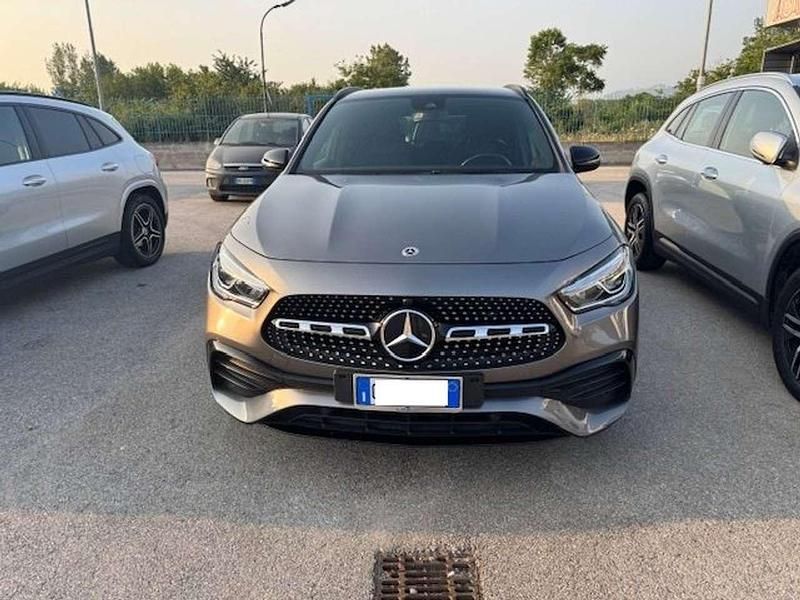Grigio Usata 2022 Mercedes GLA200 Premium SUV | 37.800 € (Cara) - Immagine 1/4