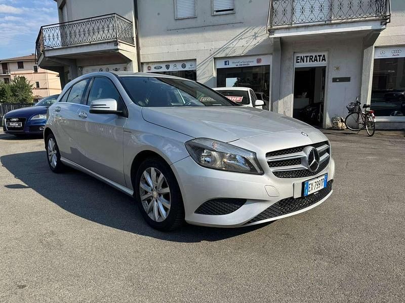 Usata Mercedes A180 Premium 122 CV (89 kW) 2013 Argento Berlina