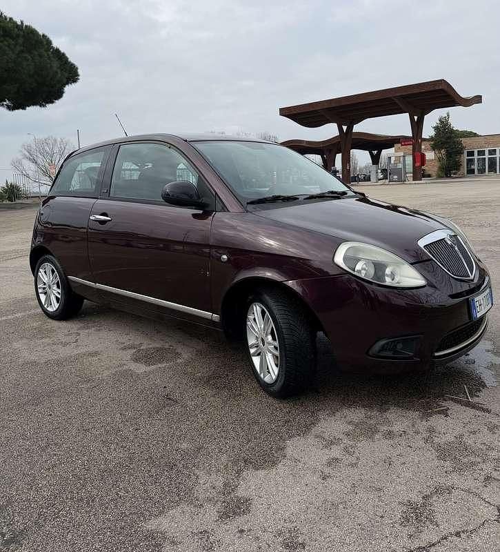 Usata Lancia Ypsilon 75 CV (55 kW) 2011 Lilla Utilitaria