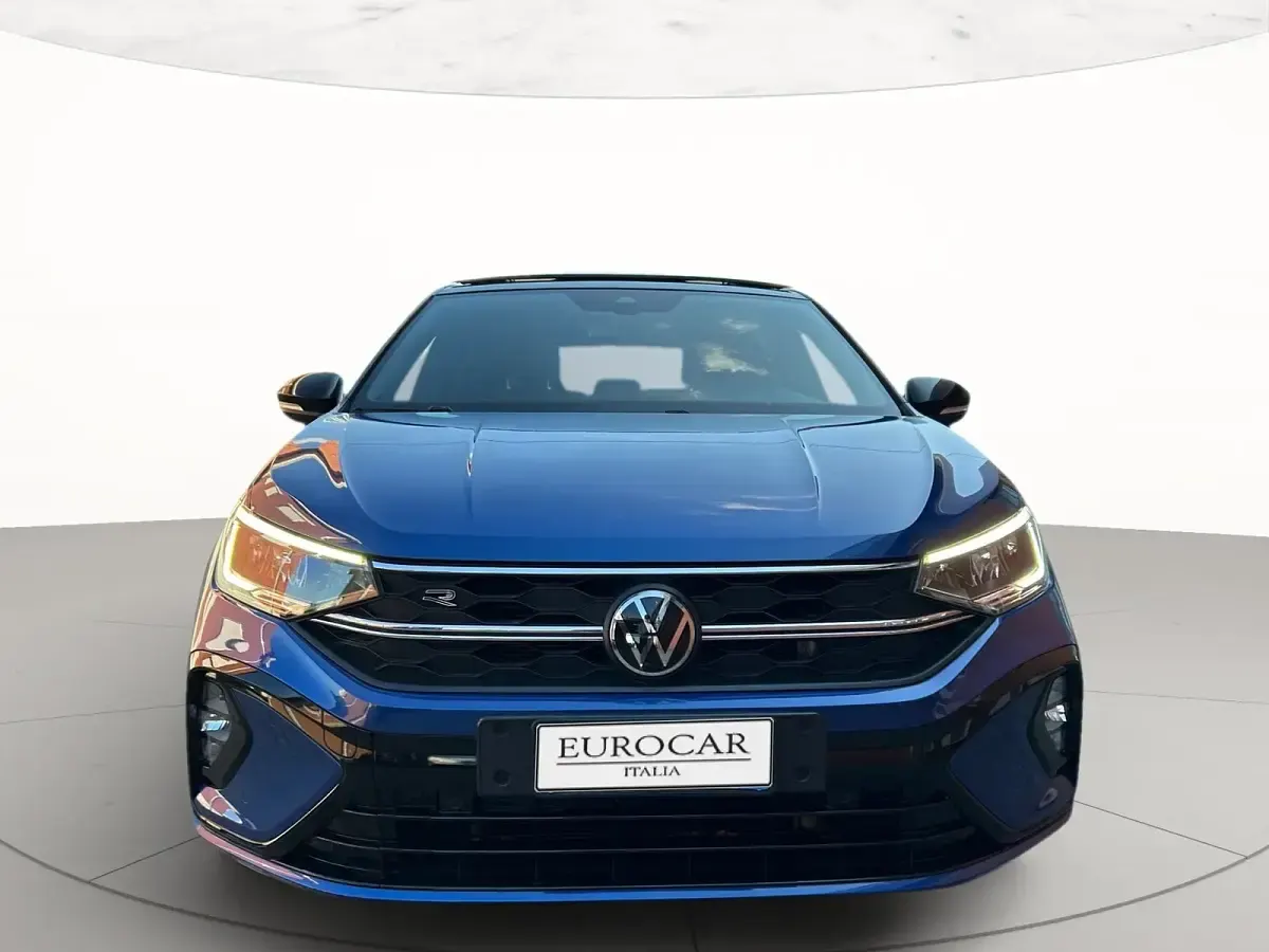 Usata VW Taigo R-line 110 CV (80 kW) 2023 Reef blue metallizzato nero SUV