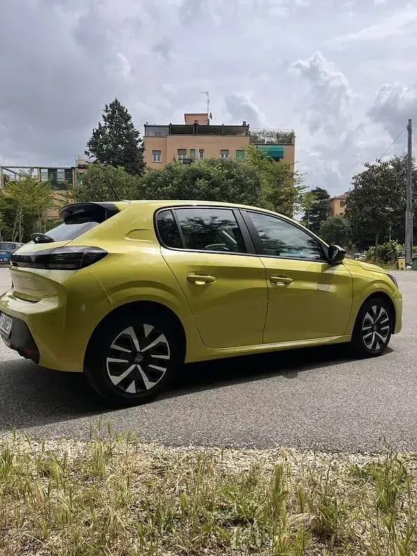 Usata Peugeot 208 Active 101 CV (74 kW) 2024 Utilitaria
