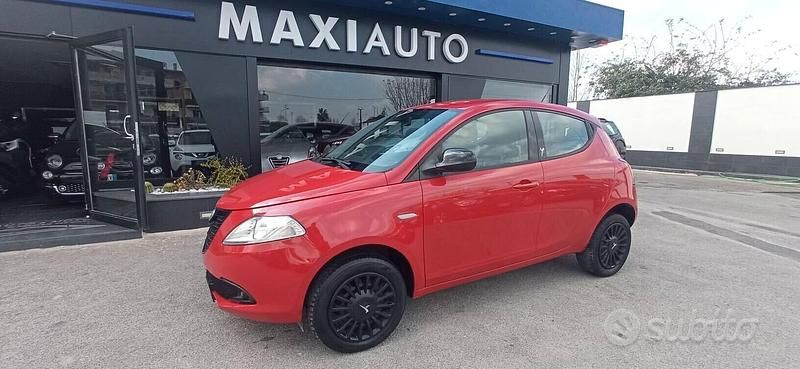 Usata Lancia Ypsilon 85 CV (62 kW) 2015 Rosso Utilitaria