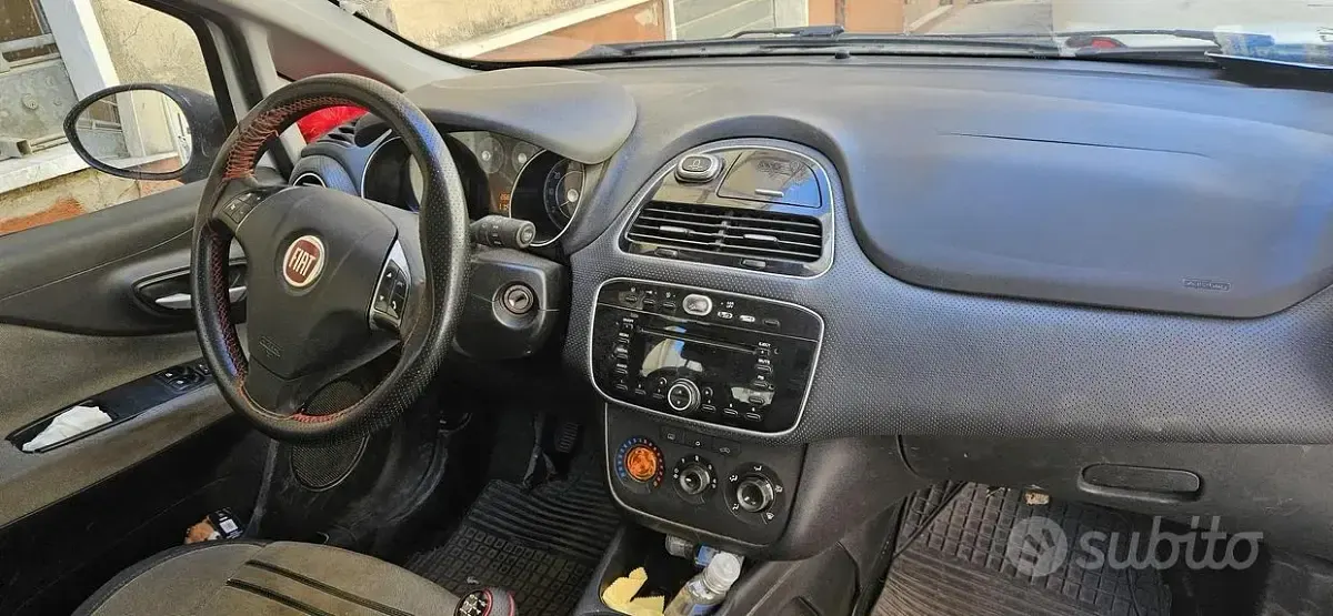 Usata Fiat Grande Punto Emotion 90 CV (66 kW) 2009 Bianco Utilitaria