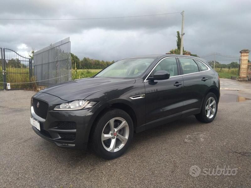 Usata Jaguar F-Pace Portfolio 180 CV (132 kW) 2018 Grigio SUV