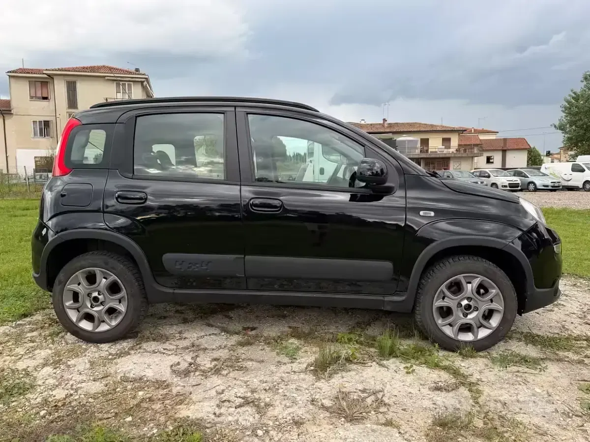Usata Fiat Panda 4x4 S 95 CV (69 kW) 2015 Nero Utilitaria