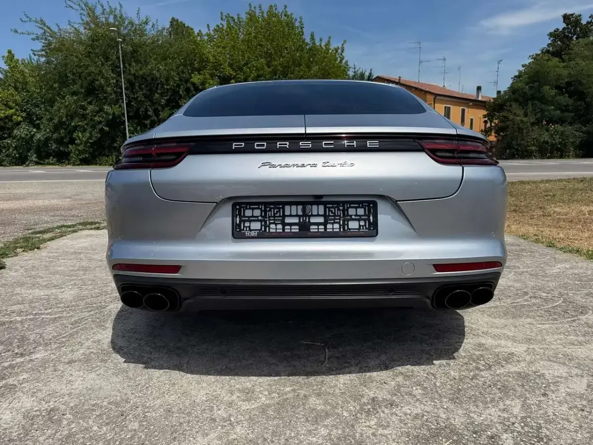 Usata Porsche Panamera Turbo 550 CV (404 kW) 2017 Argento Utilitaria