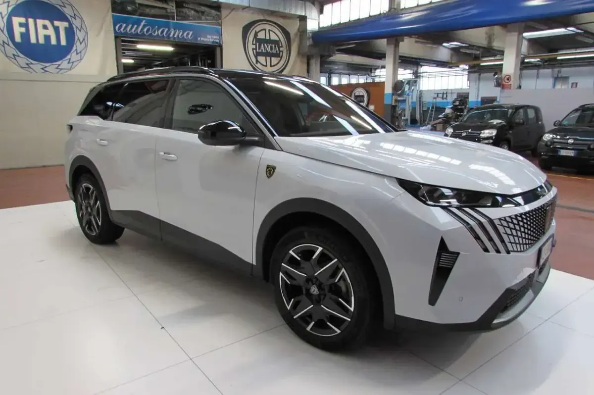 Usata Peugeot 5008 Allure 136 CV (100 kW) 2025 Bianco okenite SUV