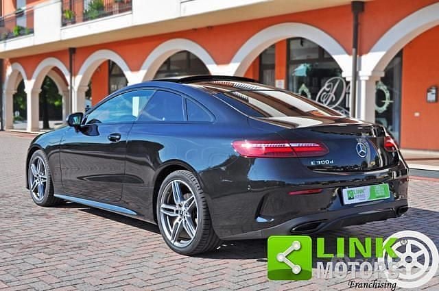 Usata Mercedes E300 Premium 245 CV (180 kW) 2020 Nero Coupé
