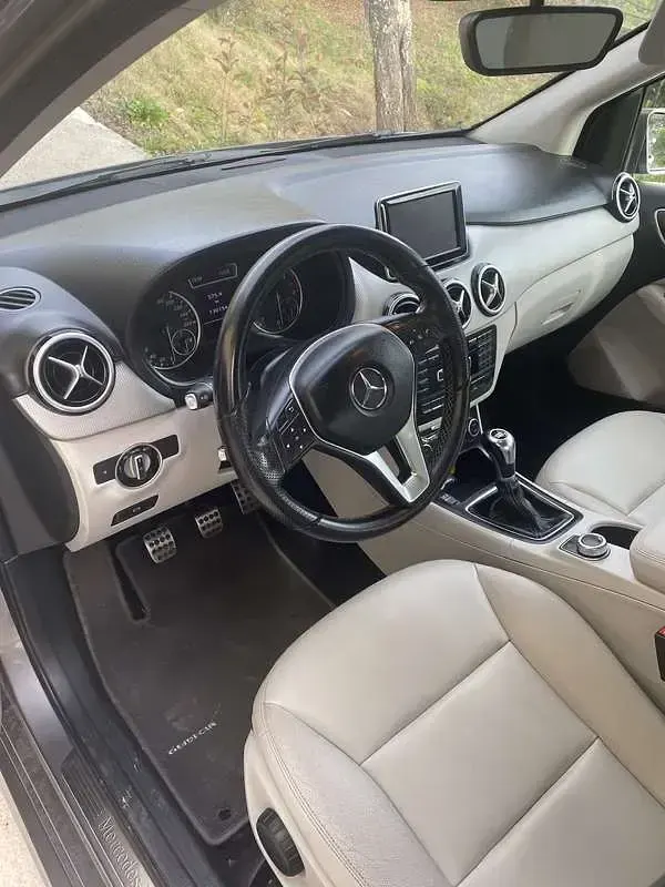 Usata Mercedes B200 Executive 136 CV (100 kW) 2012 Utilitaria