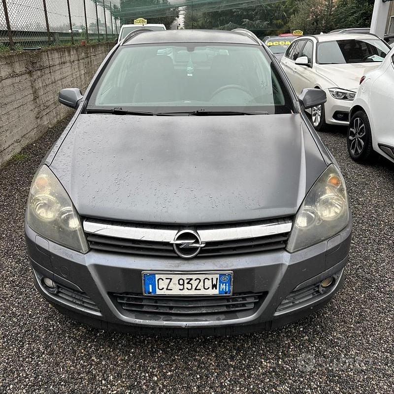 Usata Opel Astra Cosmo 120 CV (88 kW) 2006 Grigio Station wagon