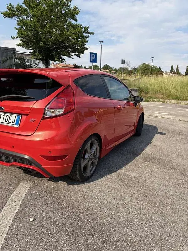 Usata Ford Fiesta ST 182 CV (133 kW) 2013 Utilitaria