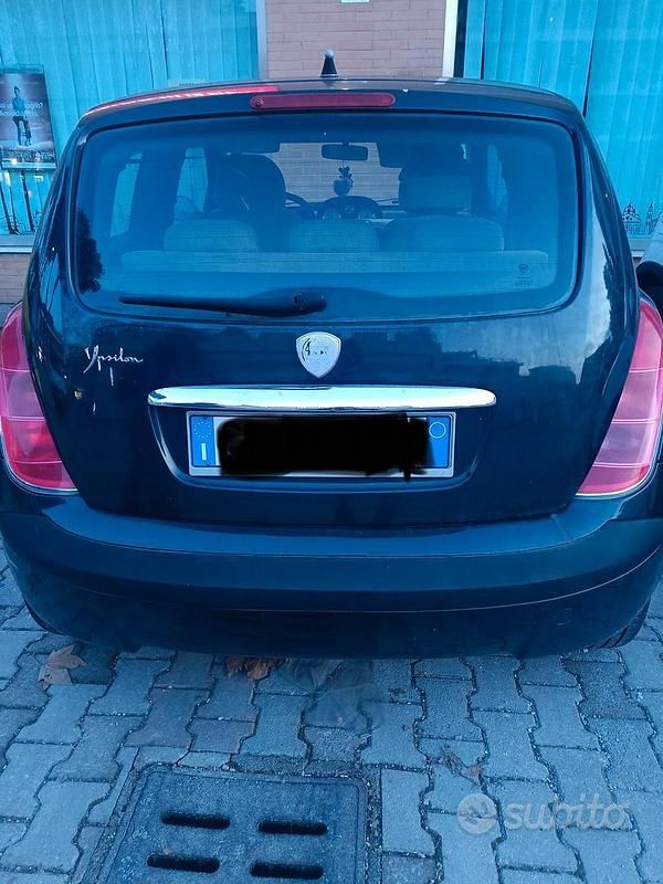 Usata Lancia Ypsilon 60 CV (44 kW) 2004 Nero Utilitaria