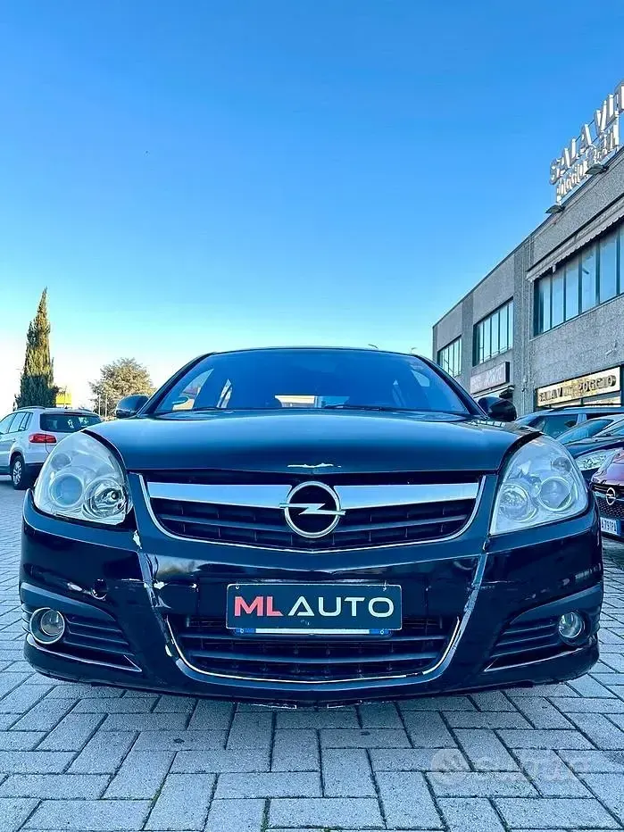 Usata Opel Signum Cosmo 120 CV (88 kW) 2007 Nero Utilitaria
