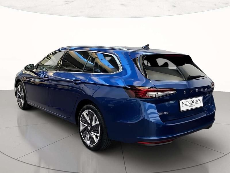 Usata Skoda Superb Style 150 CV (110 kW) 2024 Blu cobalto metallizzato Station wagon