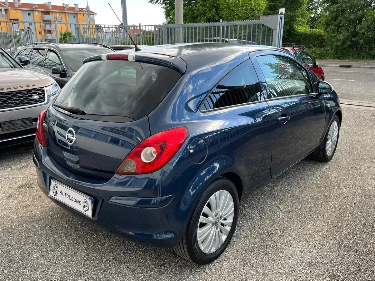 Usata Opel Corsa 86 CV (63 kW) 2012 Blu Utilitaria