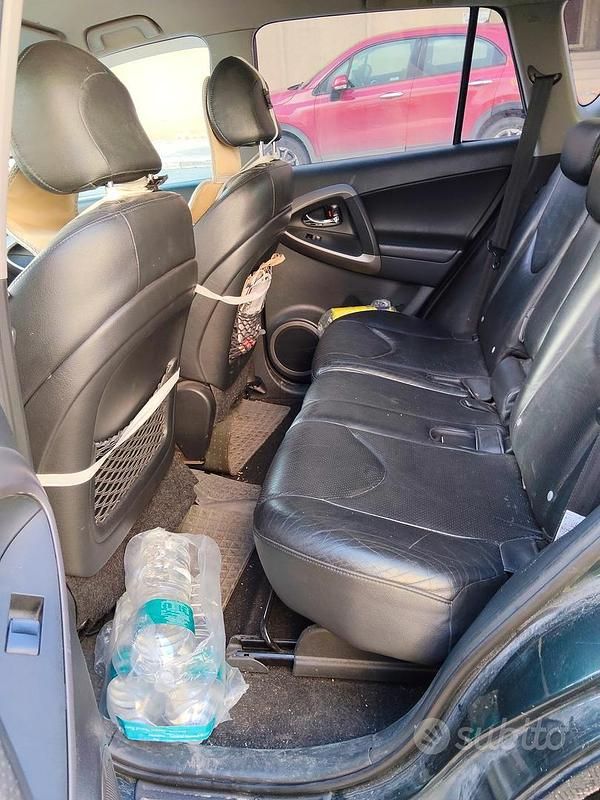Usata Toyota RAV4 177 CV (130 kW) 2006 SUV