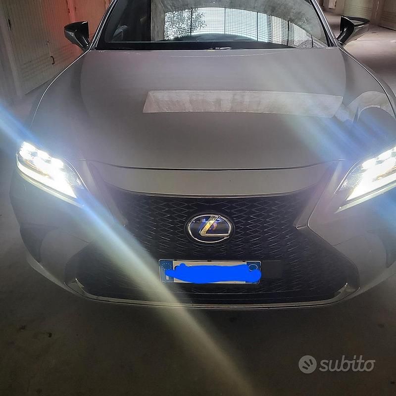 Usata Lexus ES300H Sport Line 178 CV (130 kW) 2021 Grigio Berlina