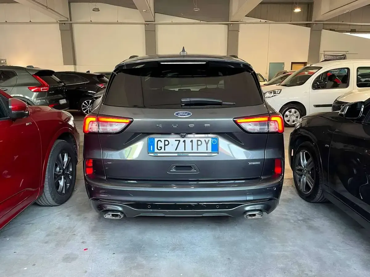 Usata Ford Kuga ST-Line X 152 CV (111 kW) 2023 Magnetic grey SUV