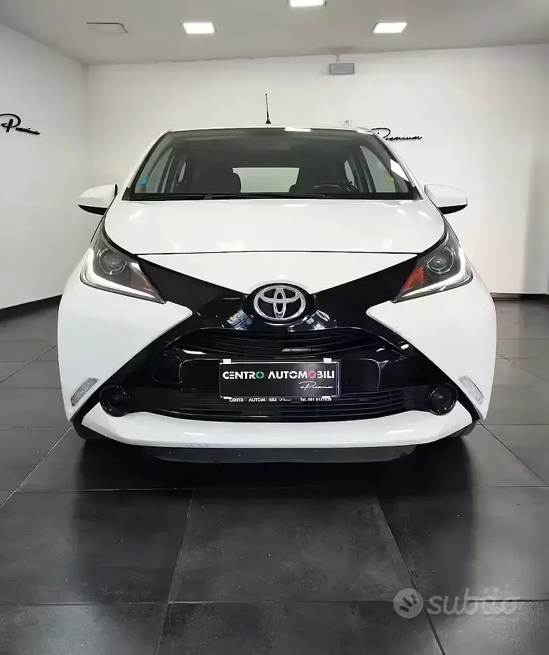 Usata Toyota Aygo X-wave 69 CV (50 kW) 2017 Bianco Utilitaria