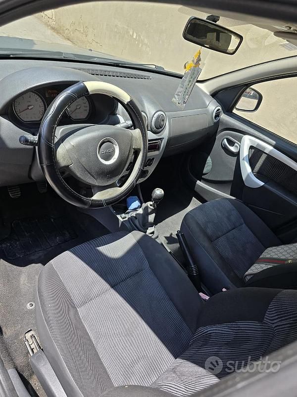 Usata Dacia Sandero 75 CV (55 kW) 2009 Grigio Utilitaria