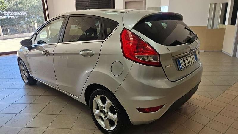 Usata Ford Fiesta 90 CV (66 kW) 2010 Utilitaria