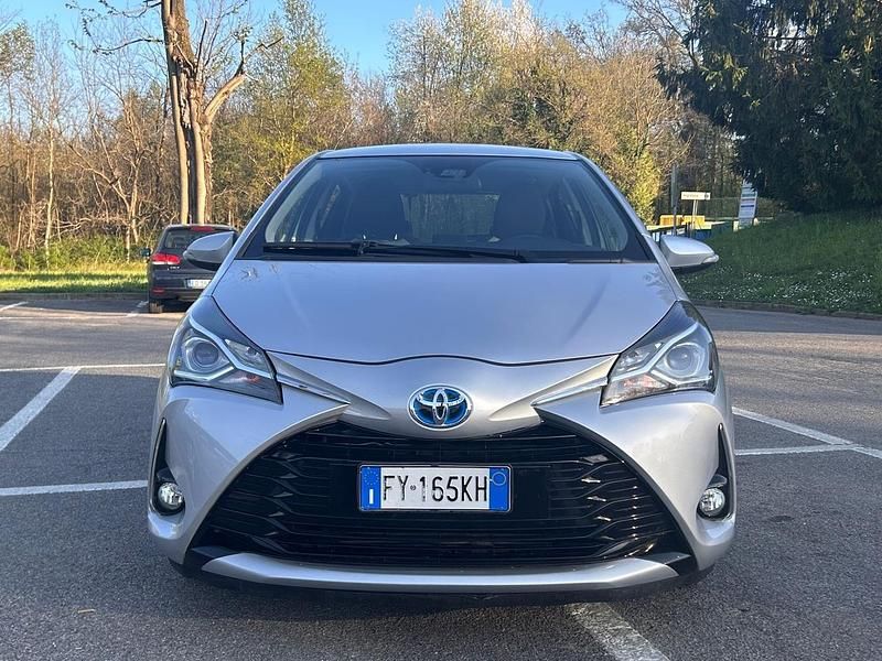 Usata Toyota Yaris Hybrid 73 CV (53 kW) 2019 Grigio Berlina