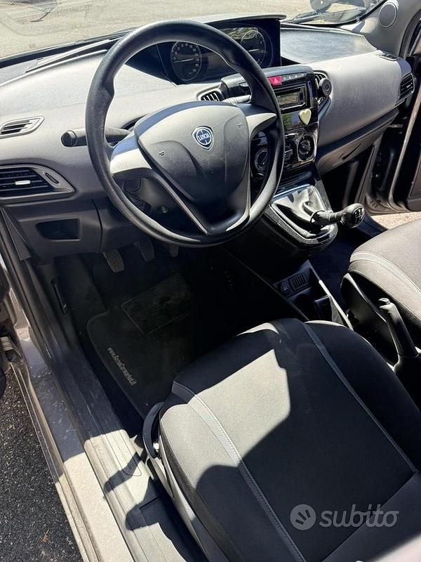 Usata Lancia Ypsilon Silver 95 CV (69 kW) 2016 Grigio Utilitaria