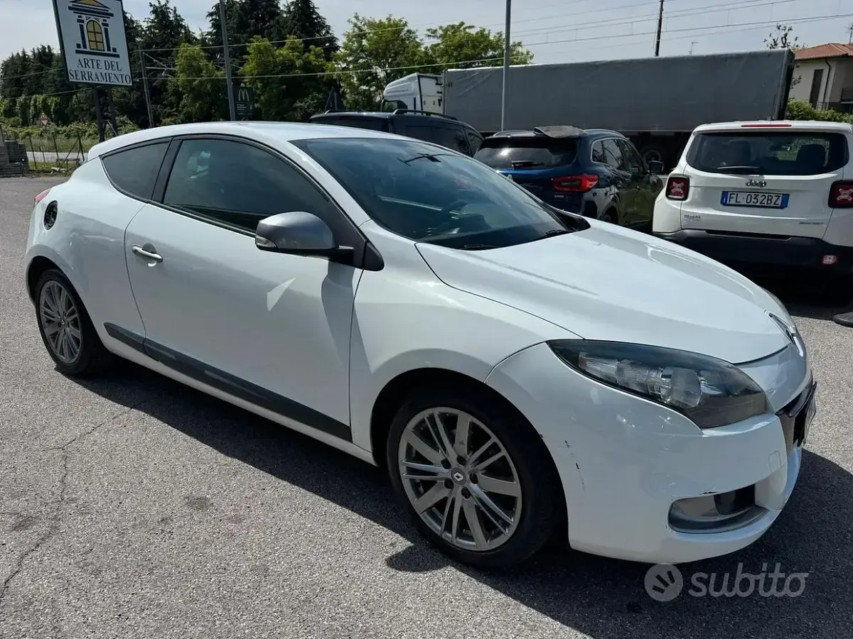 Usado Renault Mégane GT Line GT-Line 110 CV (80 kW) 2011 Blanco Coupe