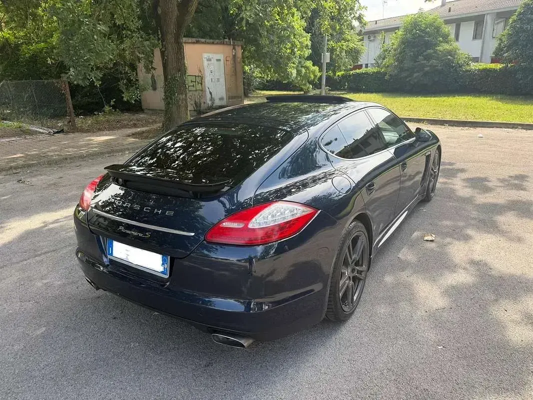 Usata Porsche Panamera 250 CV (183 kW) 2012 Blu/azzurro Utilitaria