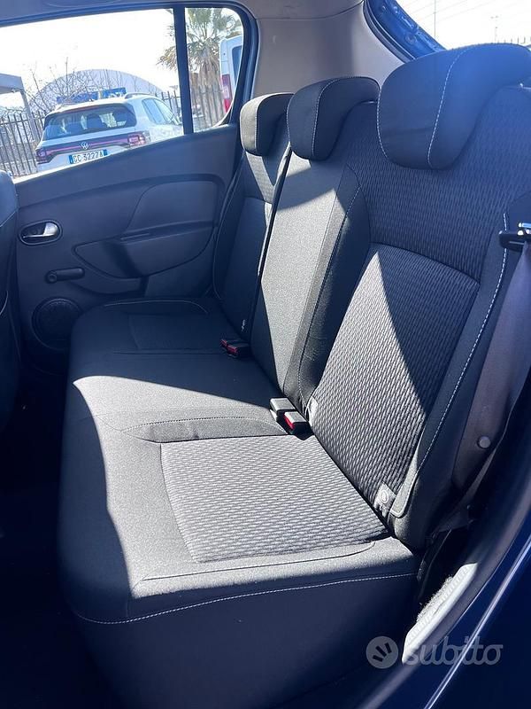 Usata Dacia Sandero Lauréate 90 CV (66 kW) 2017 Blu Berlina