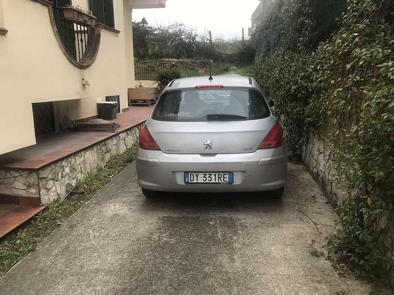 Usata Peugeot 308 Premium 109 CV (80 kW) 2010 Berlina