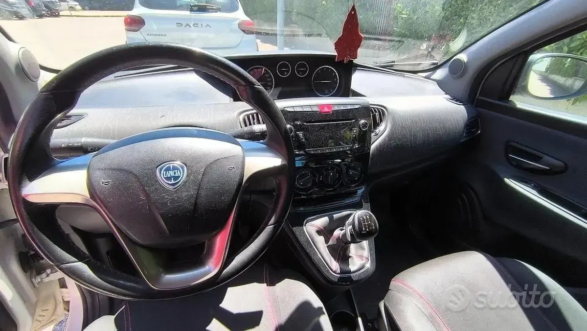 Usata Lancia Ypsilon 85 CV (62 kW) 2014 Bianco Utilitaria