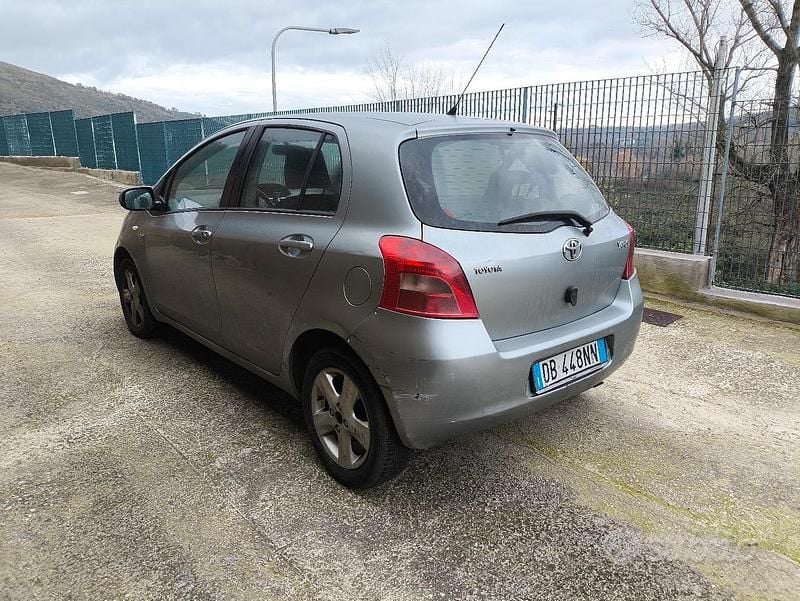 Usata Toyota Yaris 90 CV (66 kW) 2006 Berlina