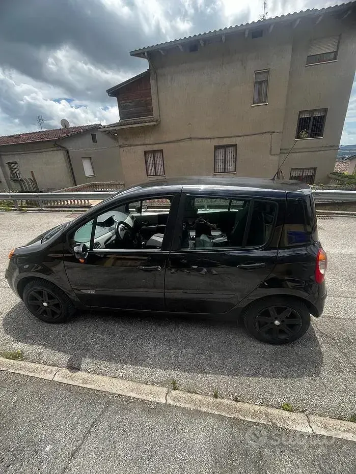 Usata Renault Modus 68 CV (50 kW) 2005 Nero Monovolume