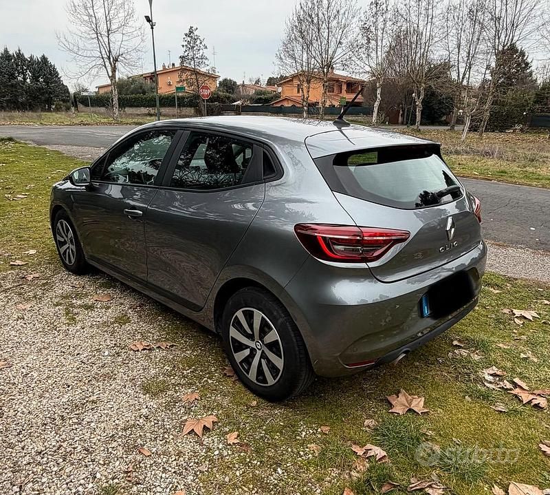 Usata Renault Clio V Equilibre 101 CV (74 kW) 2023 Grigio Berlina
