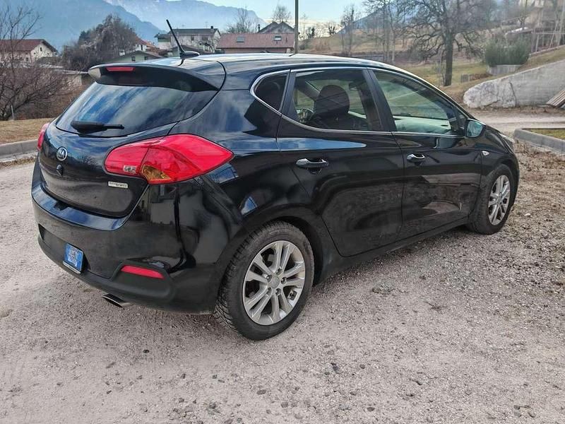 Usata Kia Ceed 128 CV (94 kW) 2015 Nero Utilitaria