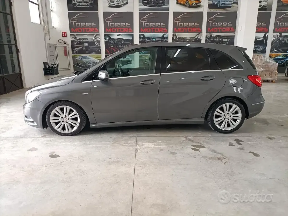 Usata Mercedes B180 Premium 109 CV (80 kW) 2012 Grigio Utilitaria