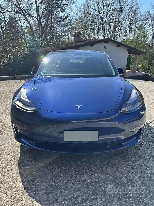 Usata Tesla Model 3 Long Range AWD 366 kW (498 CV) 2021 Blu Berlina