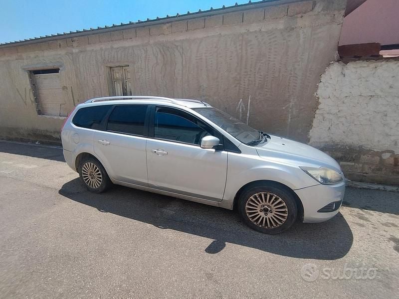 Usata 2010 Ford Focus Station wagon | 3500 € (Buon prezzo) - Immagine 1/4