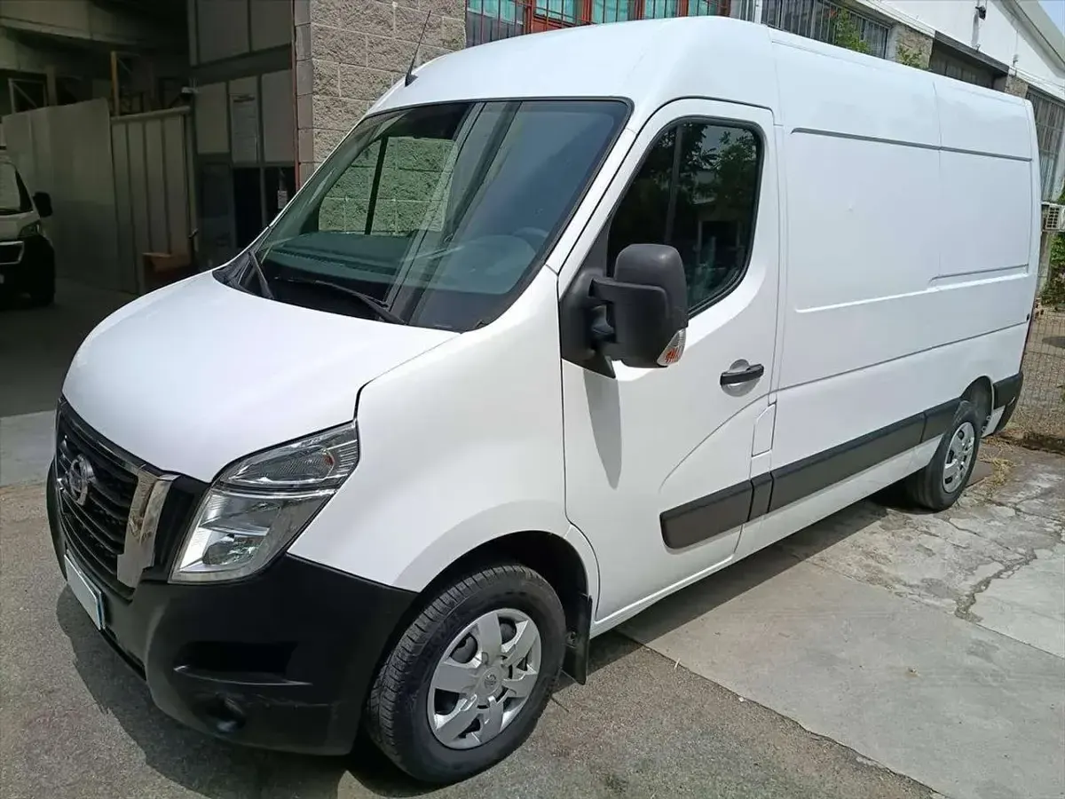 Usata Renault Master 136 CV (100 kW) 2023 Bianco Monovolume