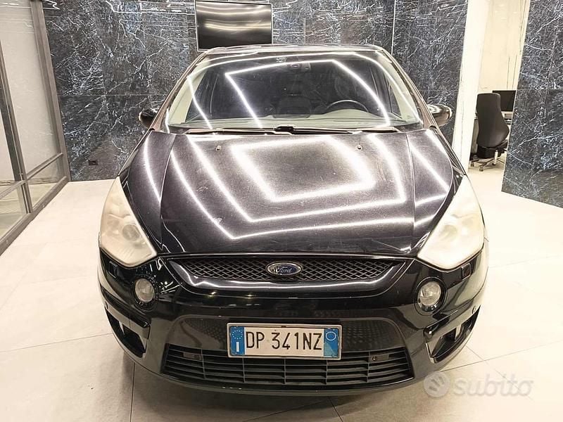 Begagnad Ford S-MAX Titanium 140 HK (102 kW) 2009 Svart Minibuss